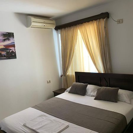 Guesthouse A&F Ksamil Ngoại thất bức ảnh